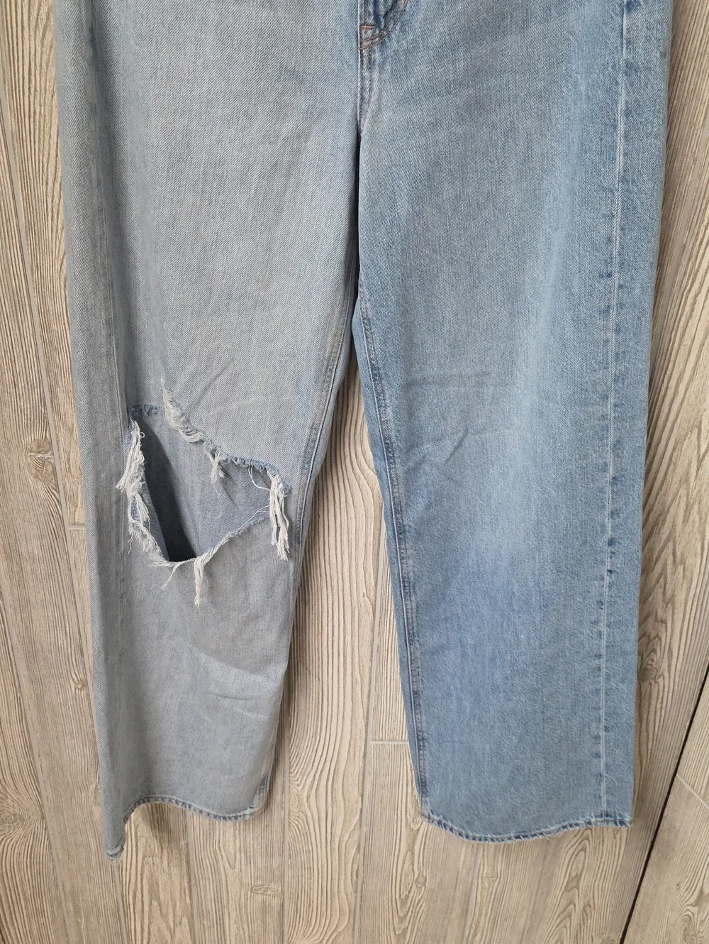 American Eagle Wide Leg Distressed Light Wash Hi-Rise Jeans Womens Size 8